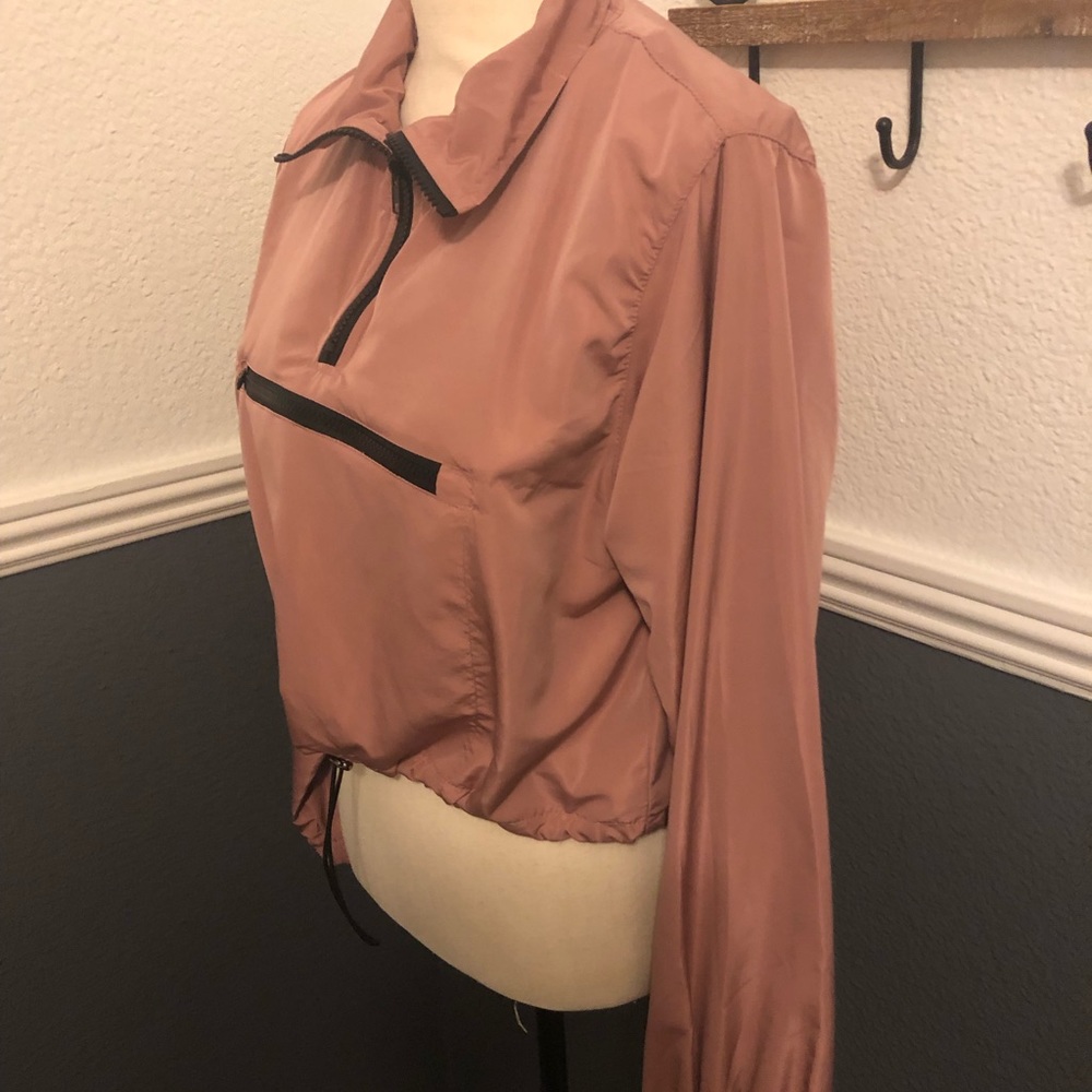 **SOLD**Silky wind-breaker… Size M